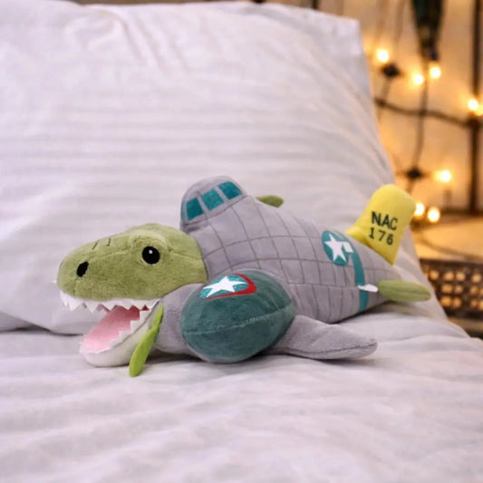 Peluche Bombardilo Crocodilo - Crocodile Avion Italian Brainrot sur Canapé | Brainrot Club